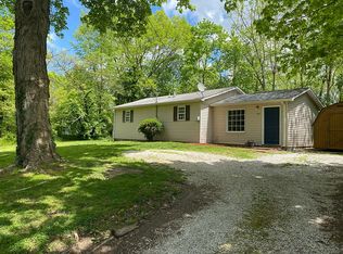 455 Taylorville Rd, Hillsboro, IL 62049