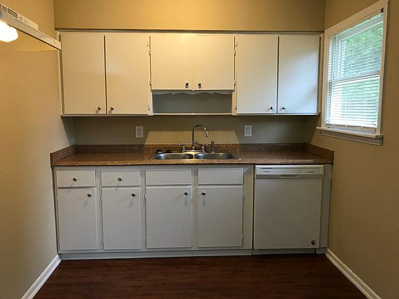 5th image of 621 Livingston Dr