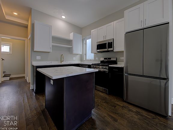 3rd image of 1138 W Wellington Ave #Ch2