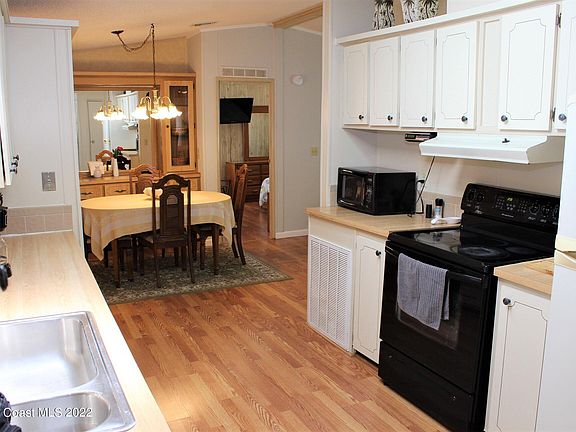 5th image of 721 Oleander Cir