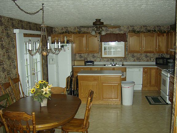 5th image of 830 Parliament Dr