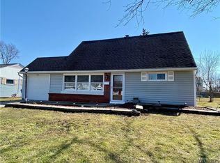 136 Riverdale Dr, Grand Island, NY 14072