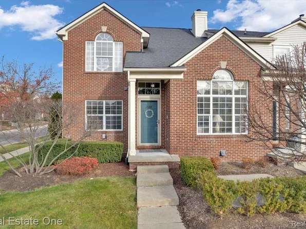15201 Adri Cir, Walled Lake, MI 48390