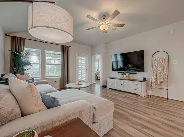 2114 Cherryvale Dr, Tomball, TX 77375