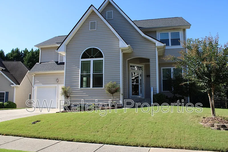 4 bed, 2.5 bath, 2281 sqft, $2,600 — Photo 1
