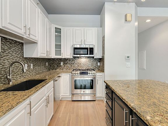 5th image of 1101 Walnut St Unit 1405