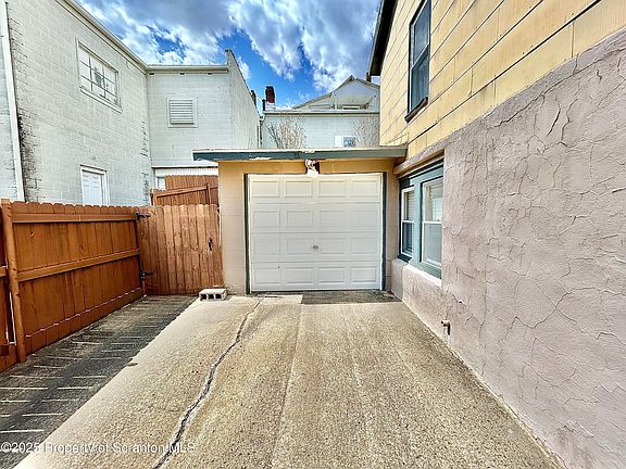4th image of Stafford Ave Rear 1109