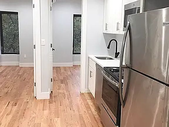 2nd image of 225 Halsey St #2A