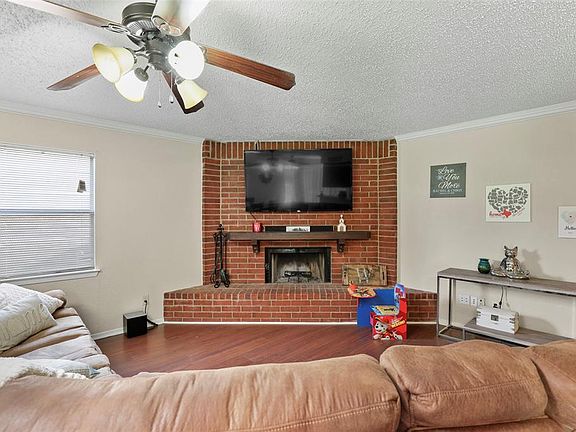 3rd image of 4925 Woodruff Dr