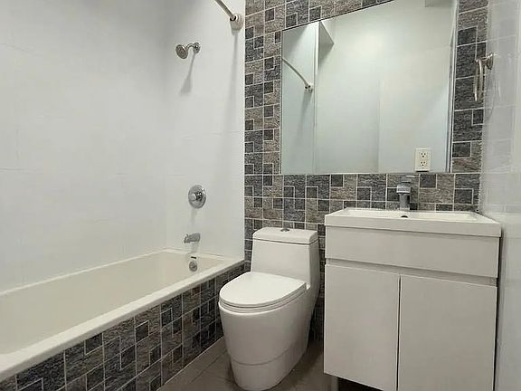 5th image of 906A Lafayette Ave #1