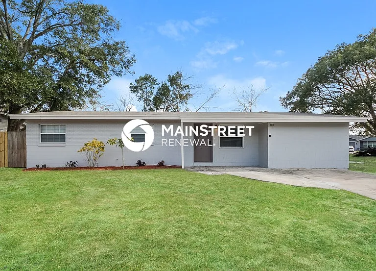 703 Malcom Rd — Photo 1