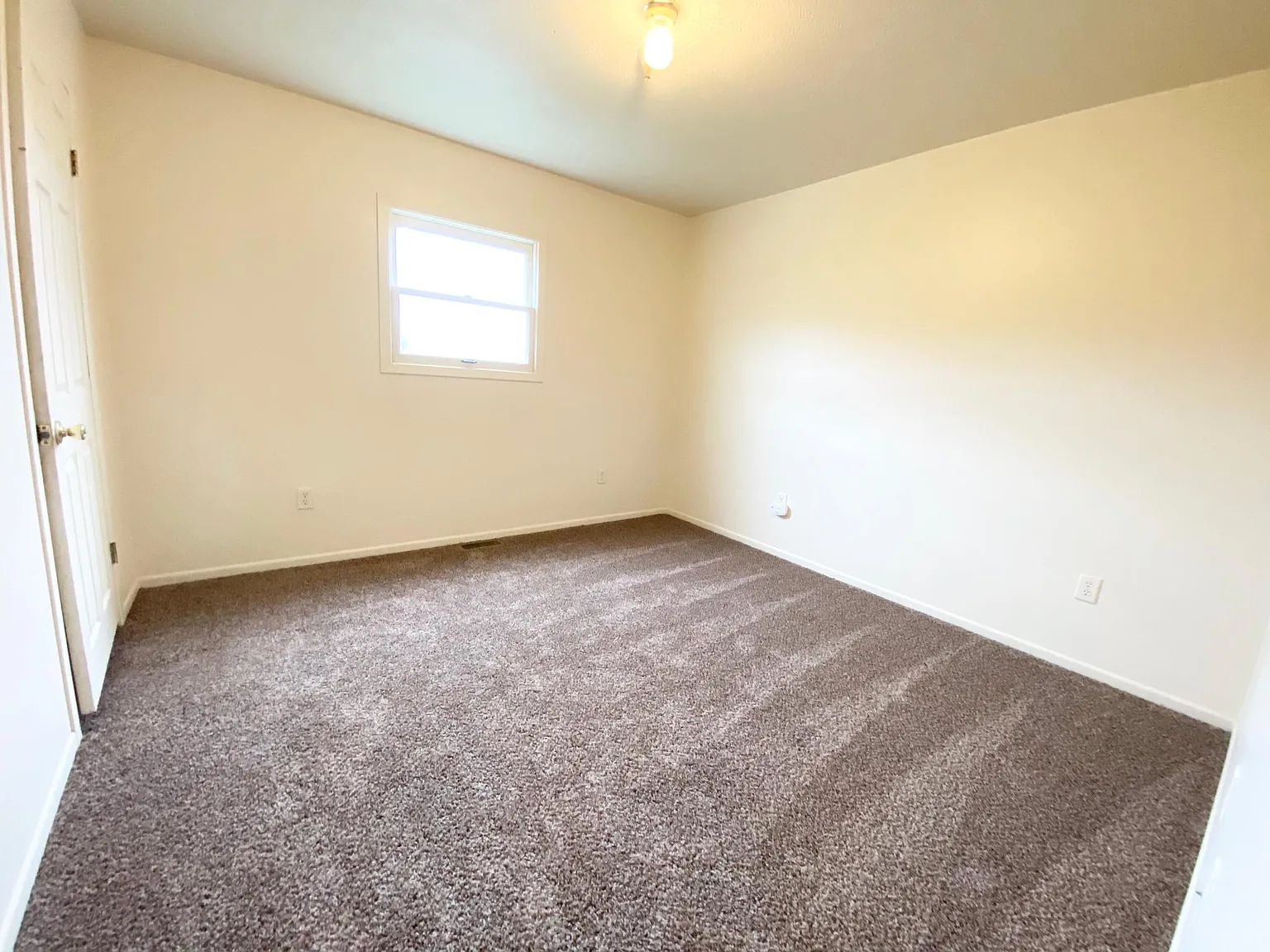 3 bed, 1000 sqft, $1,200 — Photo 3
