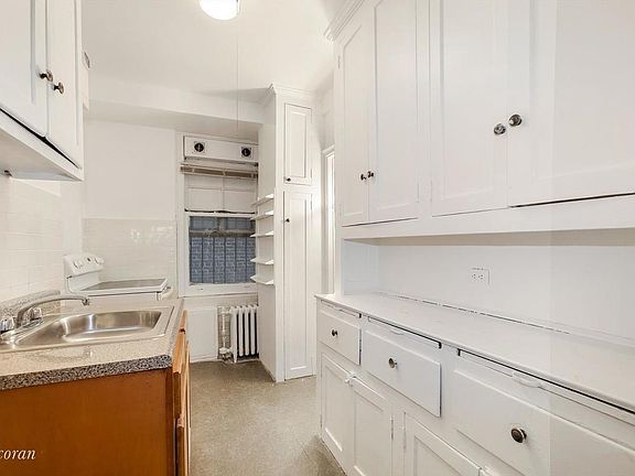 4th image of 130 E End Ave #1B