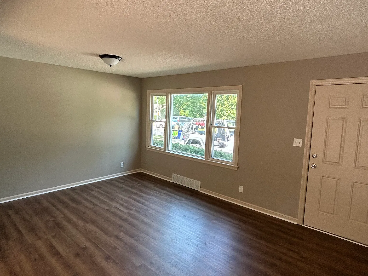 3 bed, 1248 sqft, $2,300 — Photo 3