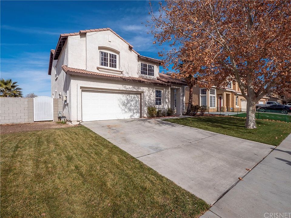 1st image of 3747 Las Palmas Ave