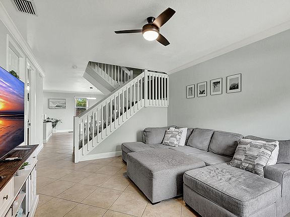 4th image of 328 W Pine Street #25