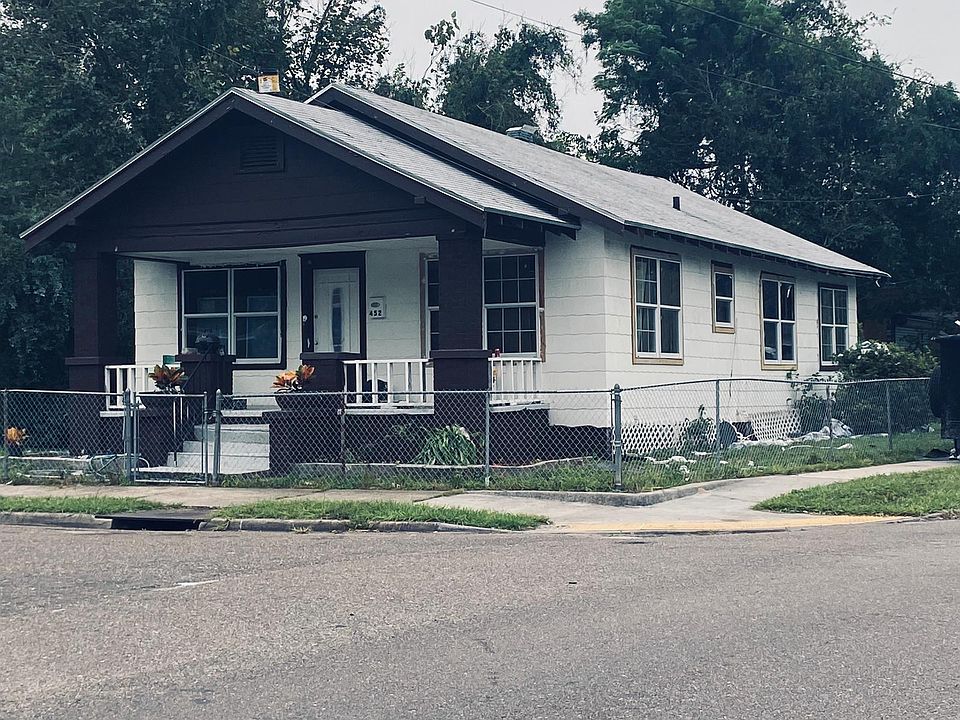 2nd image of 452 W 22nd St