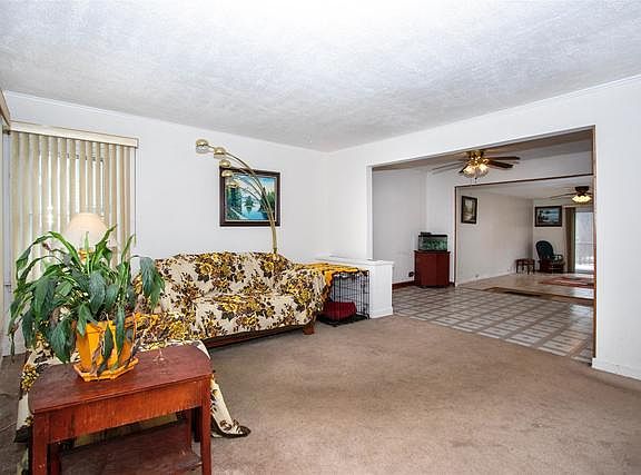 4th image of 221 Hayes Dr