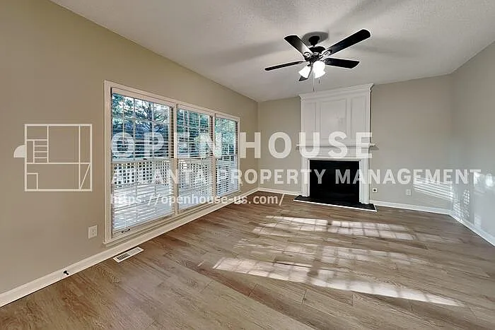 4 bed, 2.5 bath, 2336 sqft, $3,150 — Photo 3