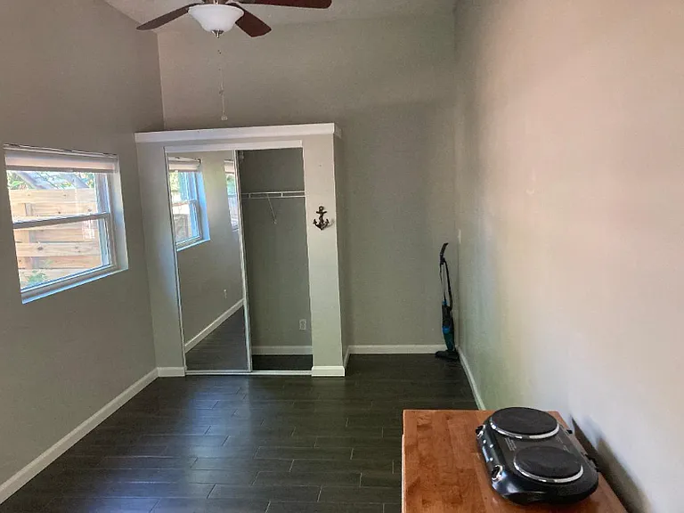 77 1/2 Lorillard Pl #B — Photo 2