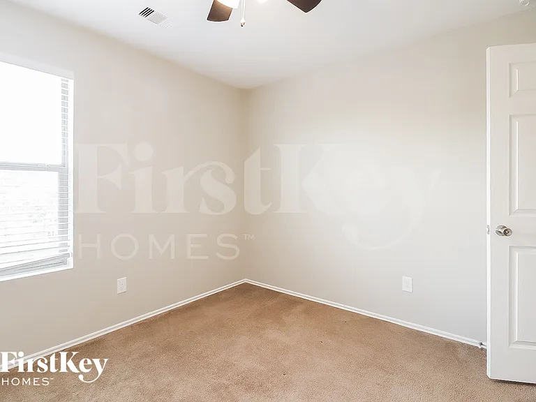 1621 Perennial Ln — Photo 16