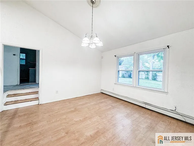 742 Grove Ave — Photo 9