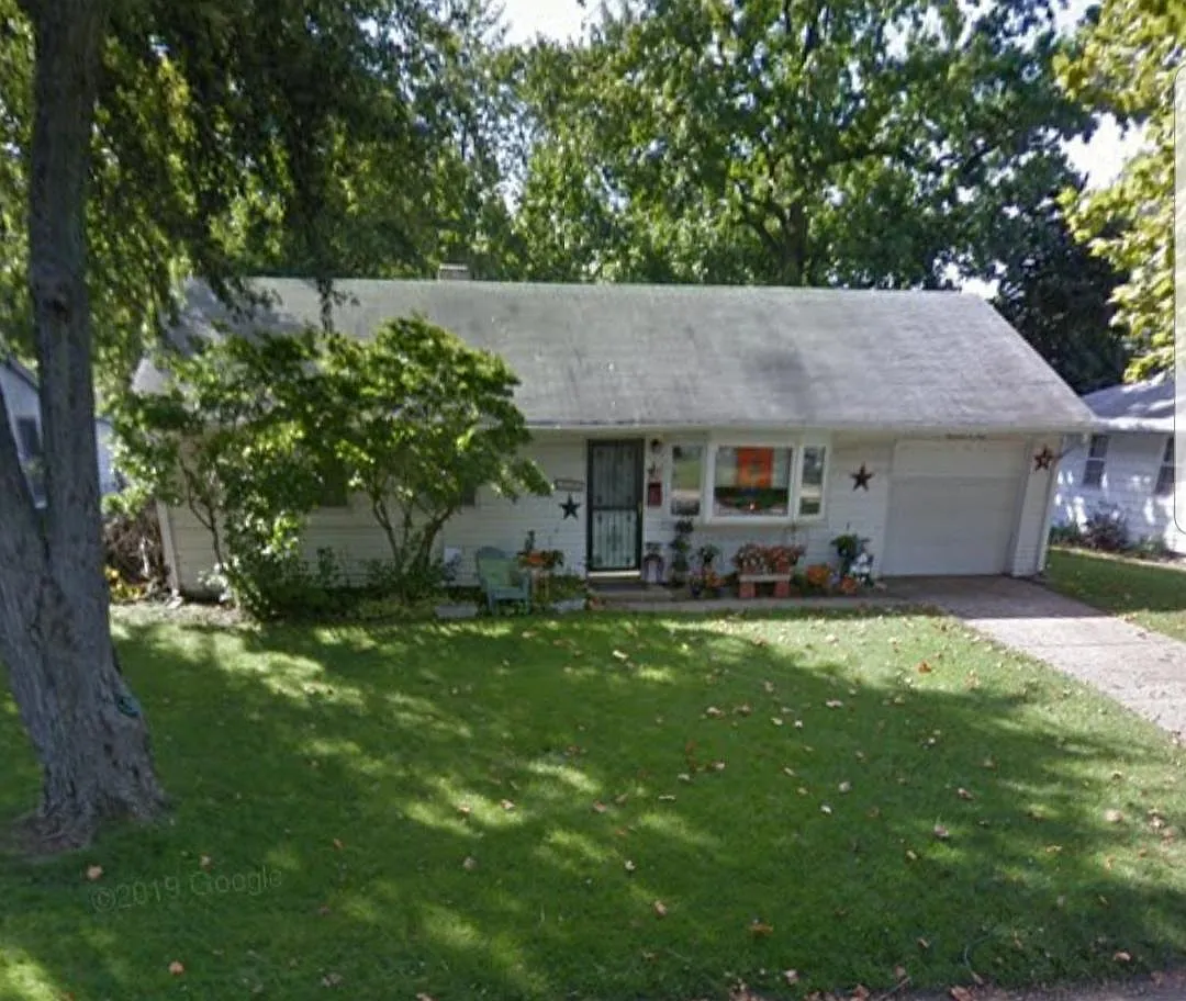 1909 Roberta Ln photo 1