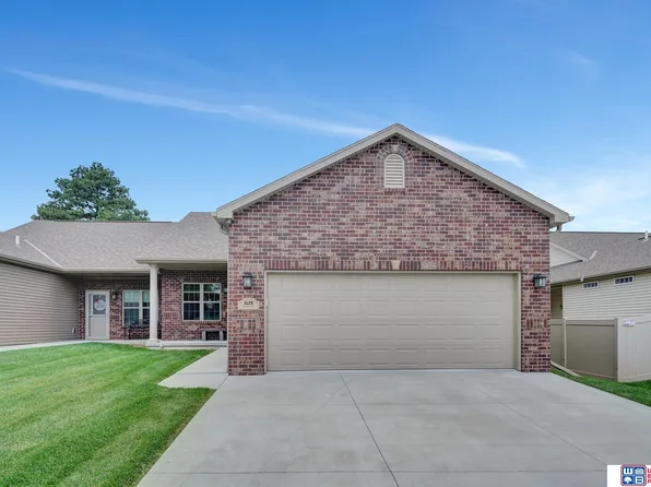 8178 Regent Dr, Lincoln, NE 68507