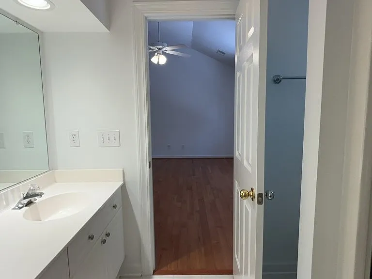 1544 Oxborough Cir — Photo 24