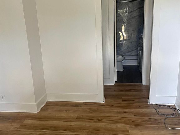 4th image of 8 Raymond St.