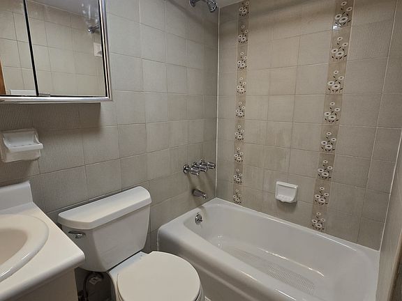 4th image of 304 W 76th St APT 3A