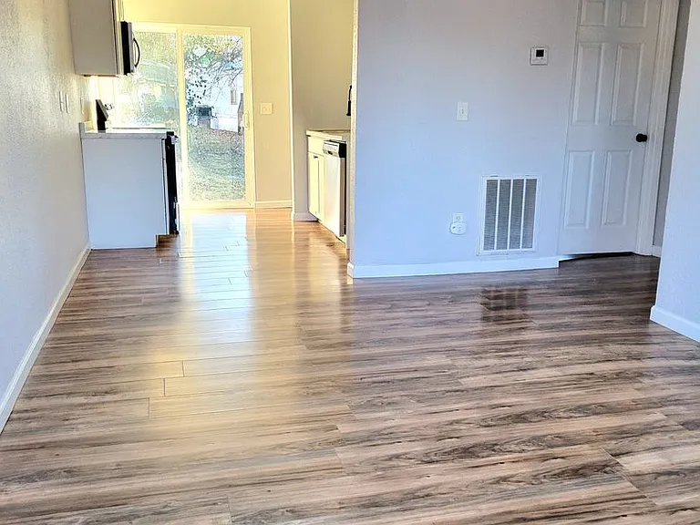 4062 Bruene Ave — Photo 3