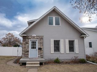 561 E 8th St, Winona, MN 55987