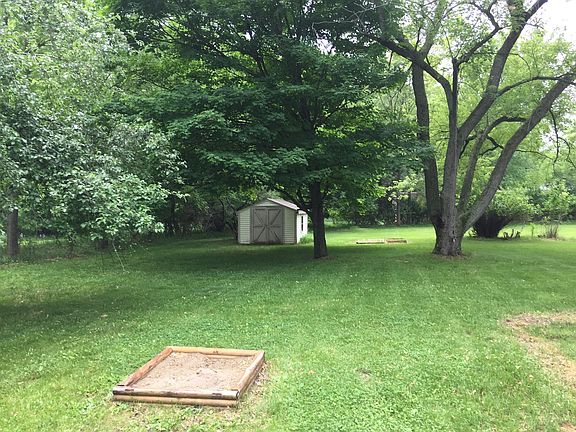 Back yard backs up to nature area