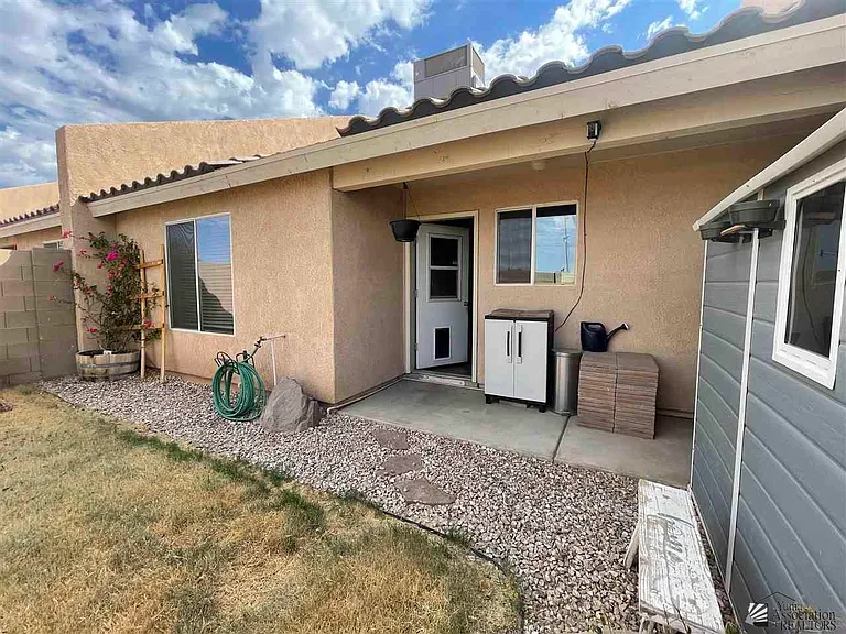 9027 E 31st Ln — Photo 11