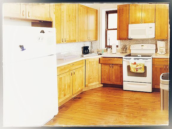 2nd image of 852 N Richmond St