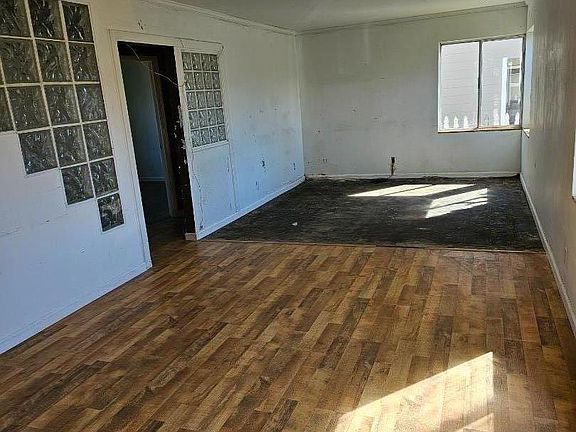 4th image of 105 Francisco Dr