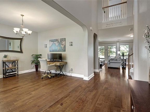 4th image of 403 Water Oak Dr