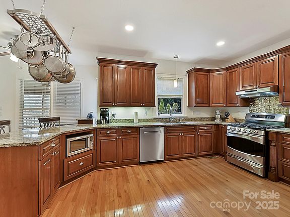 5th image of 8839 Blooming Arbor St