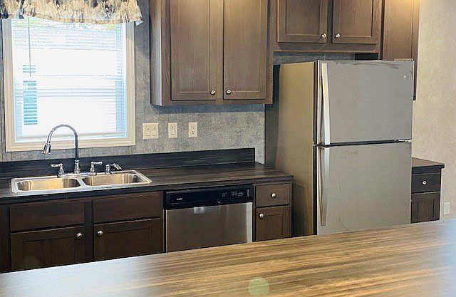 1st image of 1135 W Superior St #42