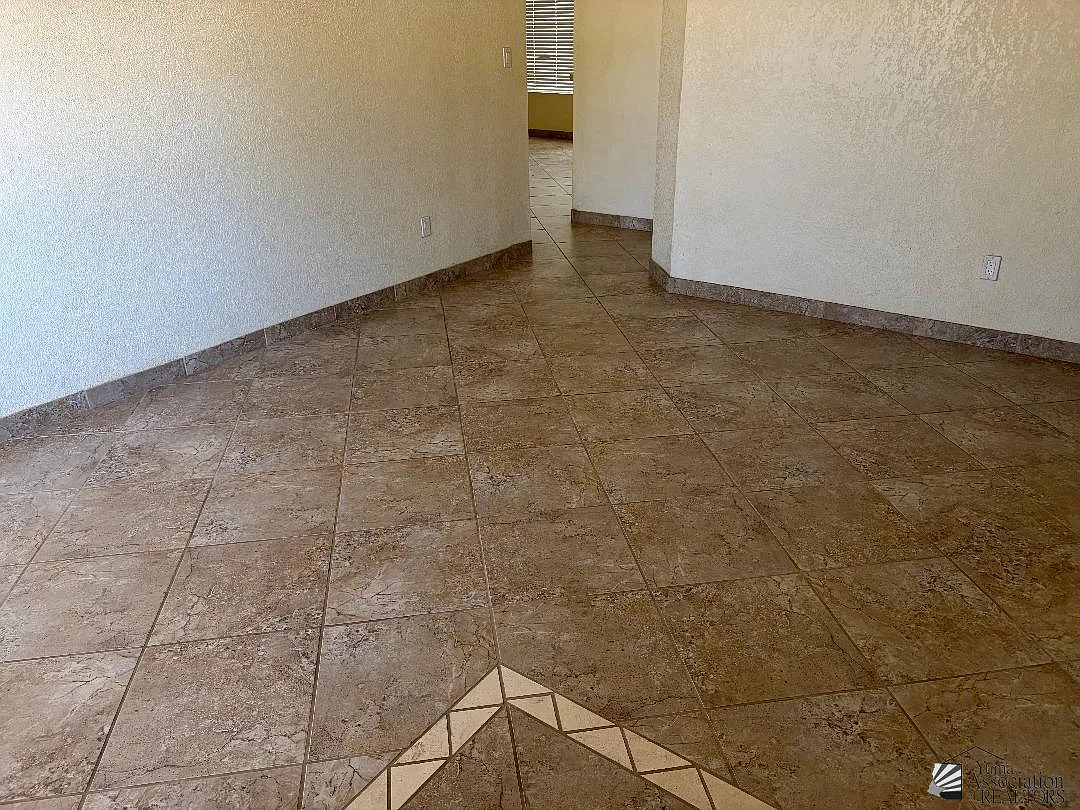 4 bed, 2.0 bath, 1700 sqft, $1,800 — Photo 3