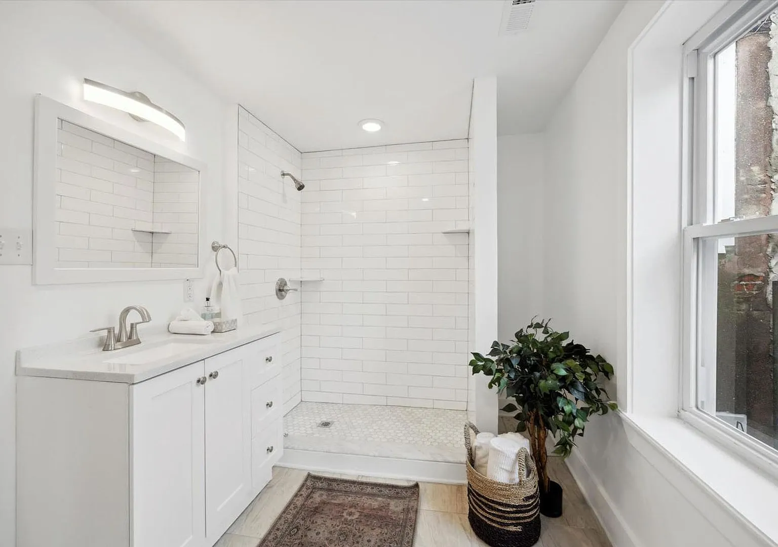 2827 W Girard Avenue — Photo 3