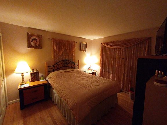 5th image of 34 Robert Dr #1