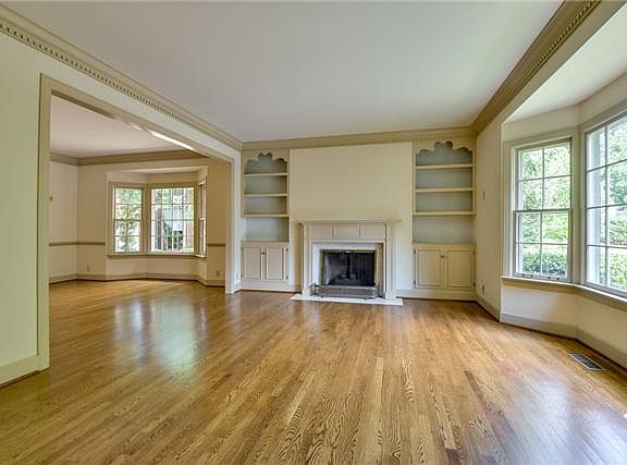 2nd image of 104 Burlington Ct