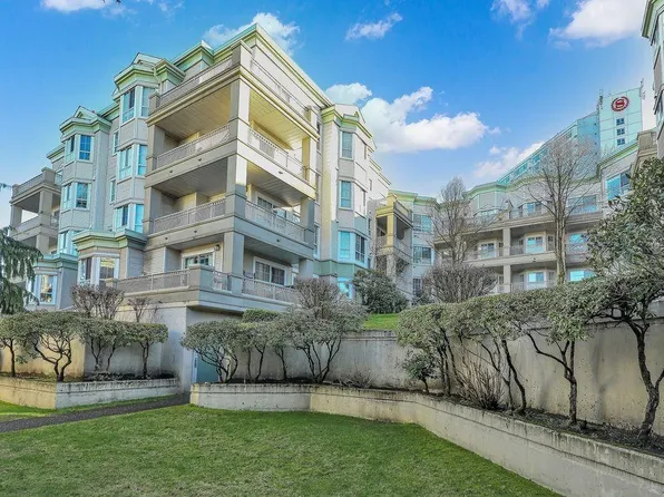 15268 105th Ave #319, Surrey, BC V3R 0W8