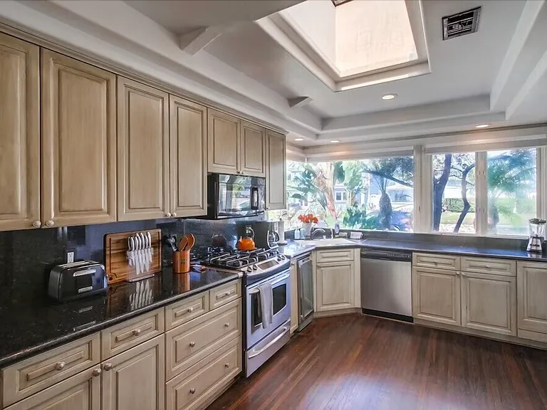 5646 Chelsea Ave — Photo 6