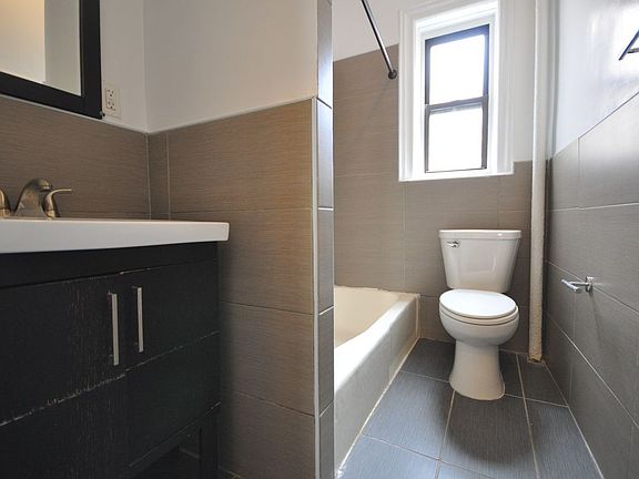 5th image of 396 Montgomery St #4B