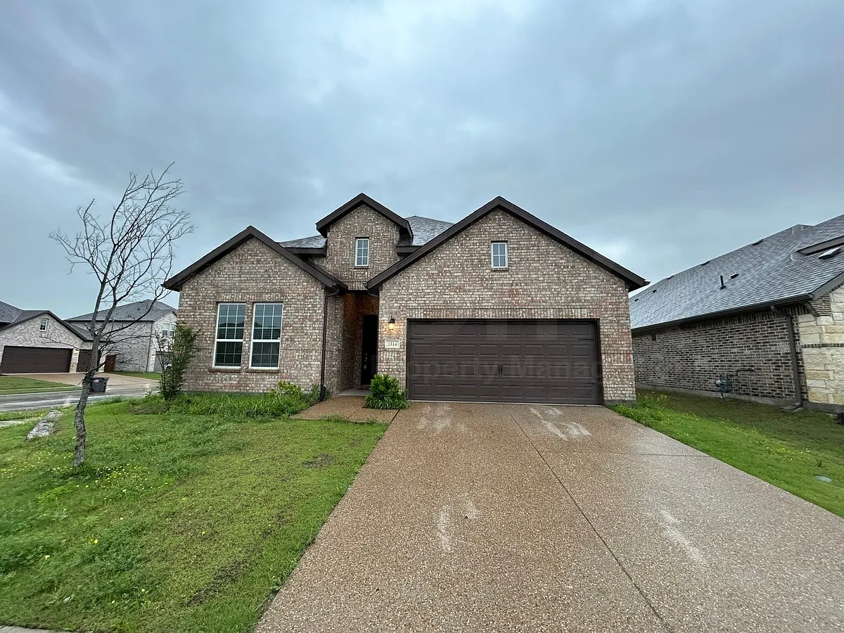 4 bed, 3.0 bath, 2398 sqft, $2,449 — Photo 3