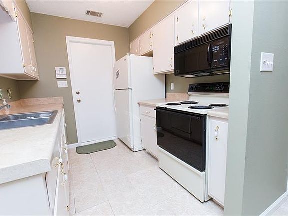 4th image of 2313 Southampton Dr