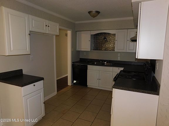 4th image of 1926 Dorchester Dr